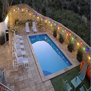 Follow The Sun Boutique - Pool, Breakfast & Sea Views Хостел Сент Джулианс